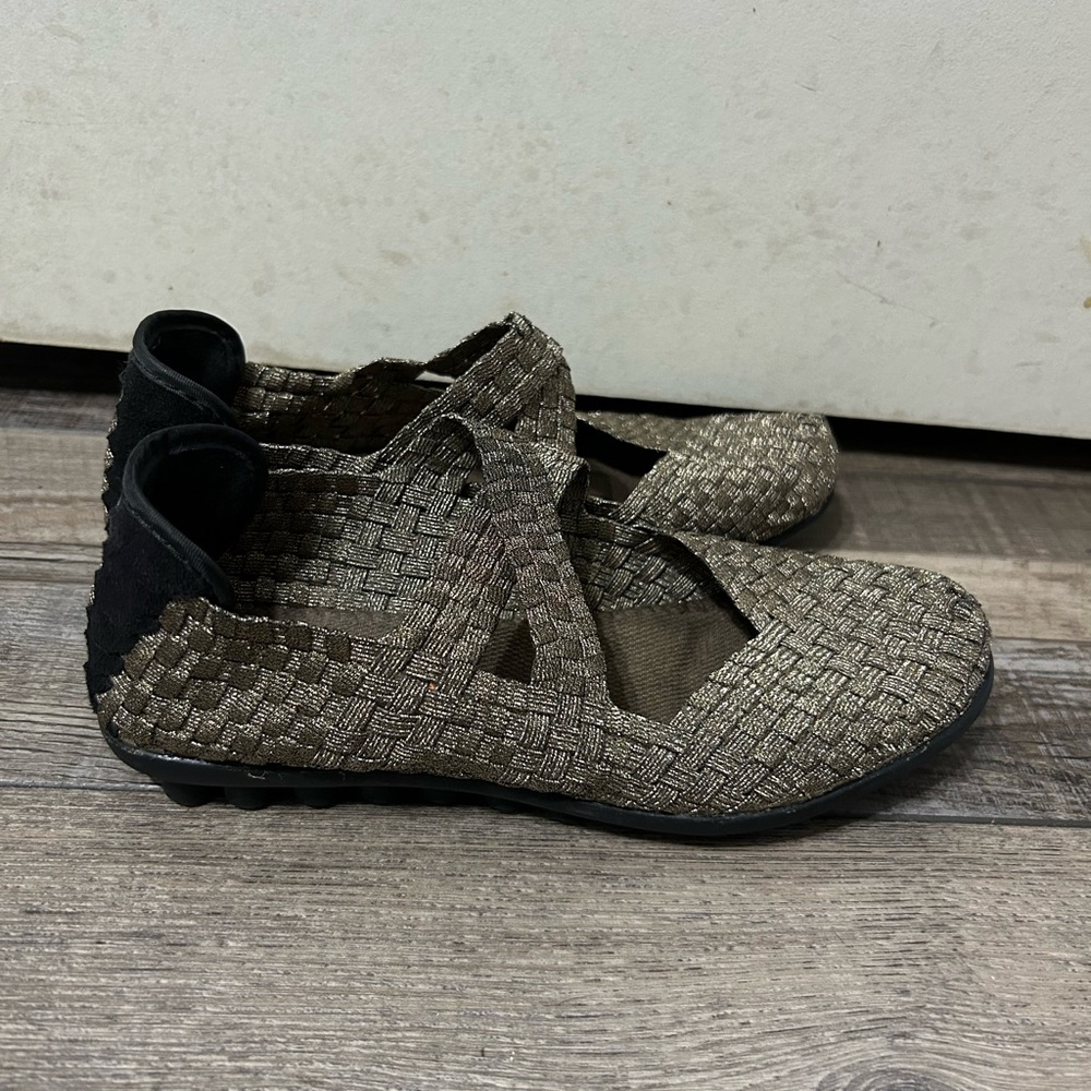 bernie mev. Women's Woven Mary Jane Shoes - Black and Tan